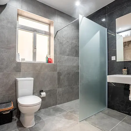 Apartamento Balluta Bay 4br-4ba Authentic Maltese Stone
