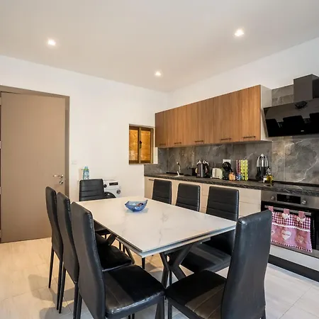 Apartament Balluta Bay 4br-4ba Authentic Maltese Stone Sliema
